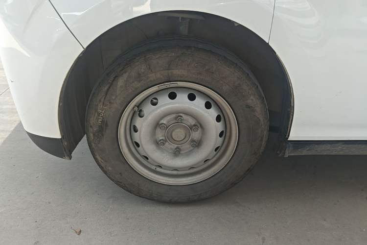Used Ruichi EC75 2025 Model Passenger Vehicle Smart Driving Ultra-Charging Edition, Pioneer Type I, 52.16 kWh Left Front Wheel Hub