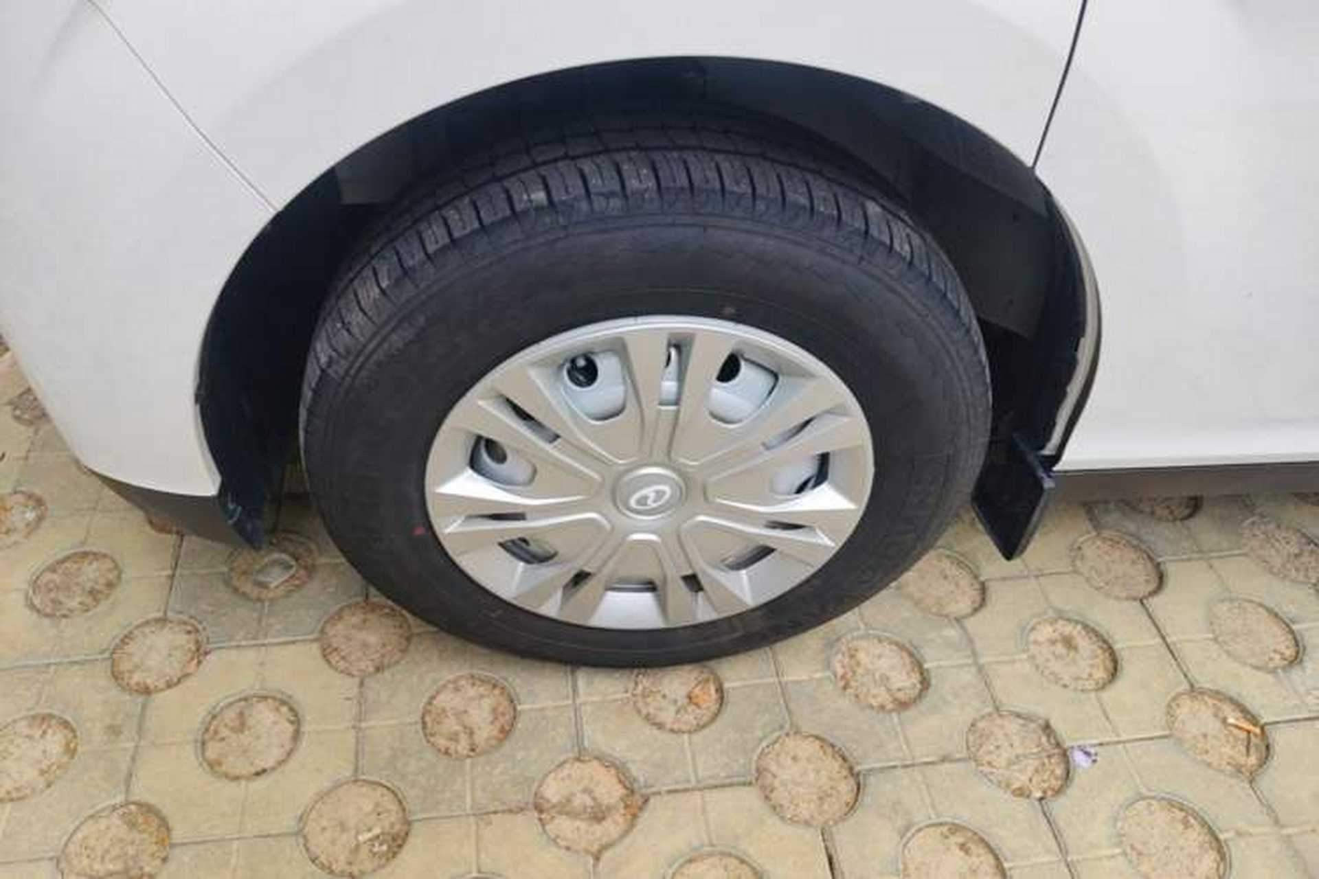 Used Ruichi EC75 2025 Model Passenger Vehicle Smart Driving Ultra-Charging Edition, Pioneer Type I, 52.16 kWh Left Front Wheel Hub