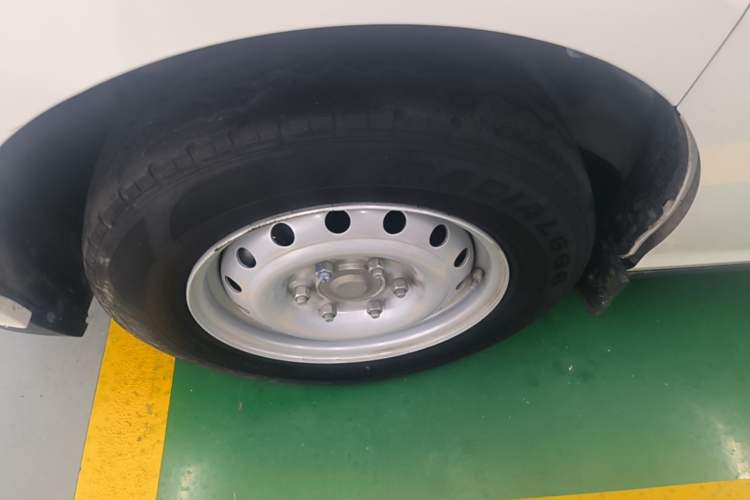 Used Ruichi EC75 2025 Model Passenger Vehicle Smart Driving Ultra-Charging Edition, Pioneer Type I, 52.16 kWh Left Front Wheel Hub