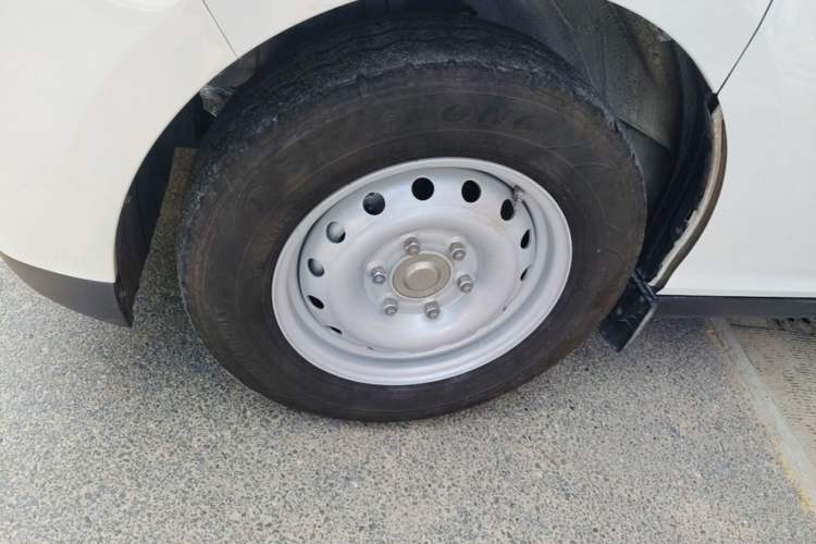 Used Ruichi EC75 2025 Model Passenger Vehicle Smart Driving Ultra-Charging Edition, Pioneer Type I, 52.16 kWh Left Front Wheel Hub