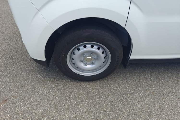 Used Ruichi EC75 2025 Model Passenger Vehicle Smart Driving Ultra-Charging Edition, Pioneer Type I, 52.16 kWh Left Front Wheel Hub