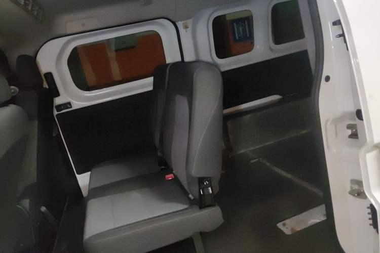 Used Ruichi EC75 2025 Model Passenger Vehicle Smart Driving Ultra-Charging Edition, Pioneer Type I, 52.16 kWh Left Rear Seat
