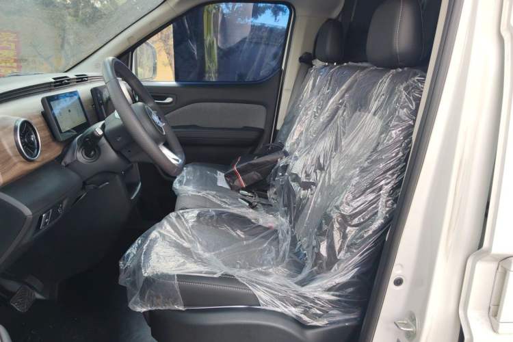 Used Ruichi EC75 2025 Model Freight Vehicle Smart Driving Ultra-Charging Edition Superior I 52.16 kWh Left Rear Seat