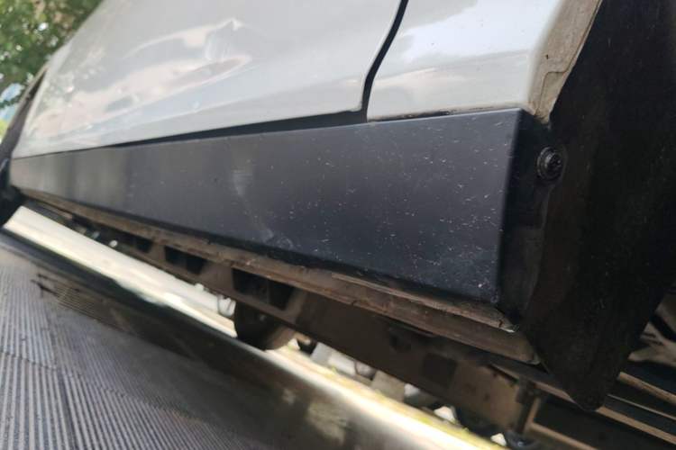 Used Ruichi EC75 2025 Model Passenger Vehicle Smart Driving Ultra-Charging Edition, Pioneer Type I, 52.16 kWh Left Side Sill