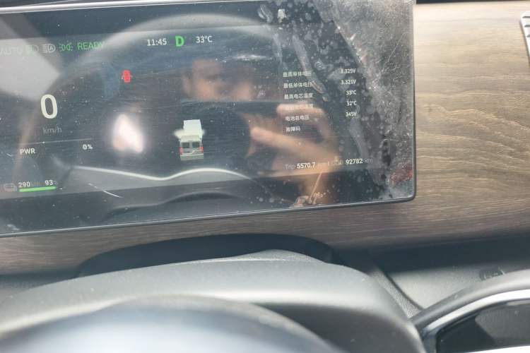 Used Ruichi EC75 2025 Model Passenger Vehicle Smart Driving Ultra-Charging Edition Superior I 52.16 kWh Odometer Close Up