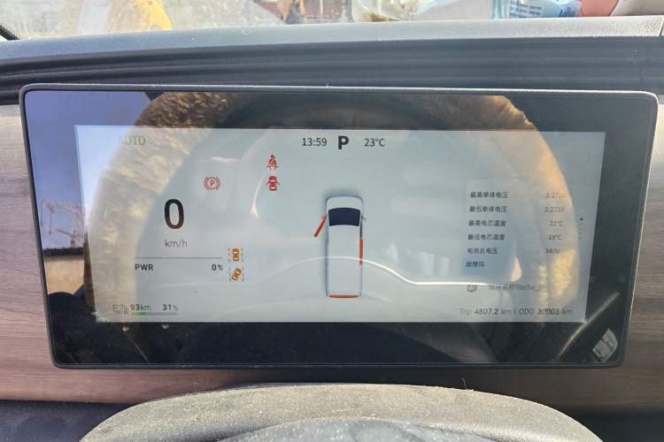 Used Ruichi EC75 2025 Model Passenger Vehicle Smart Driving Ultra-Charging Edition Pioneer II 50.1 kWh Odometer Close Up