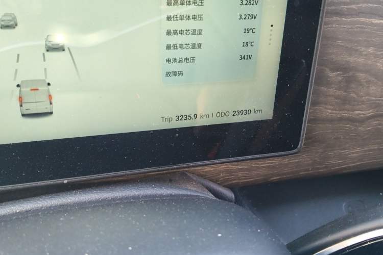 Used Ruichi EC75 2025 Smart Drive Ultra-Charging Version Beyond Edition II 50.1 kWh Odometer Close Up