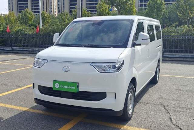 Used Ruichi EC75 2025 Model Passenger Vehicle Smart Driving Ultra-Charging Edition, Pioneer Type I, 52.16 kWh