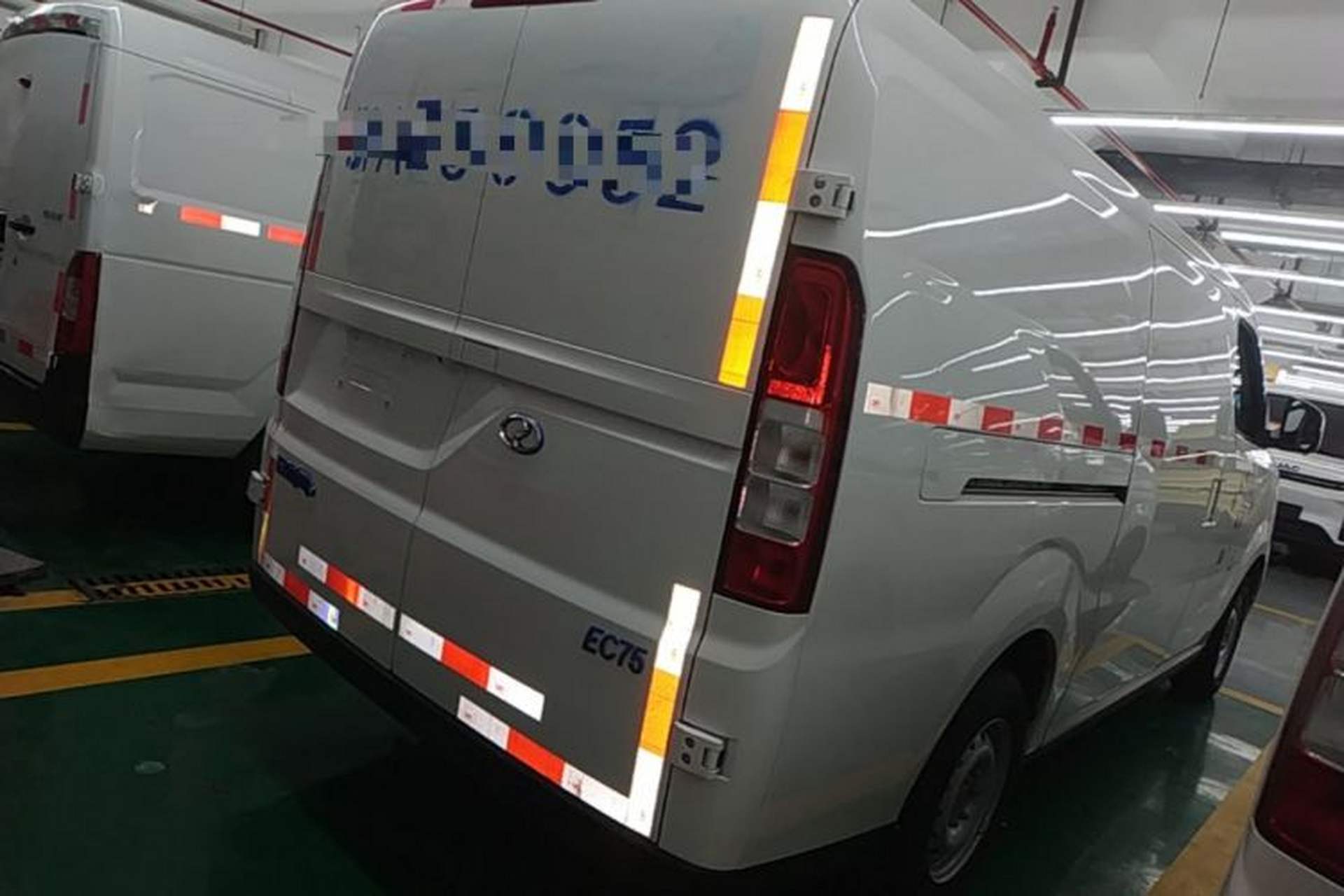 Used Ruichi EC75 2025 Intelligent Driving Ultra-Charging Version Pioneer II Type 50.1 kWh Rear Right 45 Deg