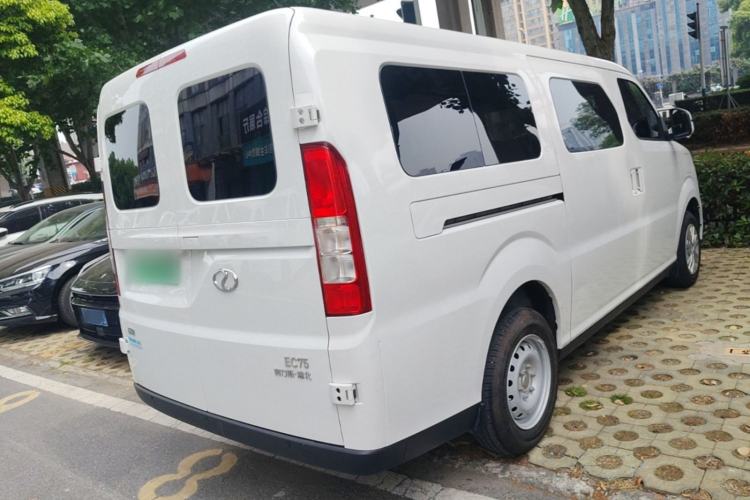 Used Ruichi EC75 2025 Model Passenger Vehicle Smart Driving Ultra-Charging Edition, Pioneer Type I, 52.16 kWh Rear Right 45 Deg