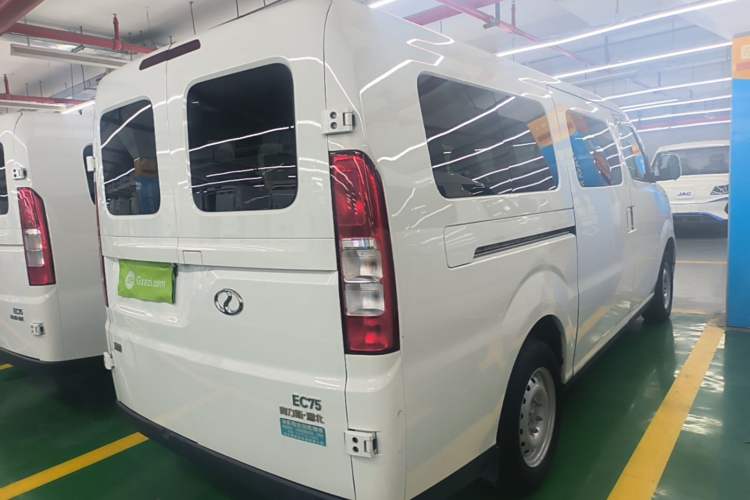 Used Ruichi EC75 2025 Model Passenger Vehicle Smart Driving Ultra-Charging Edition, Pioneer Type I, 52.16 kWh Rear Right 45 Deg