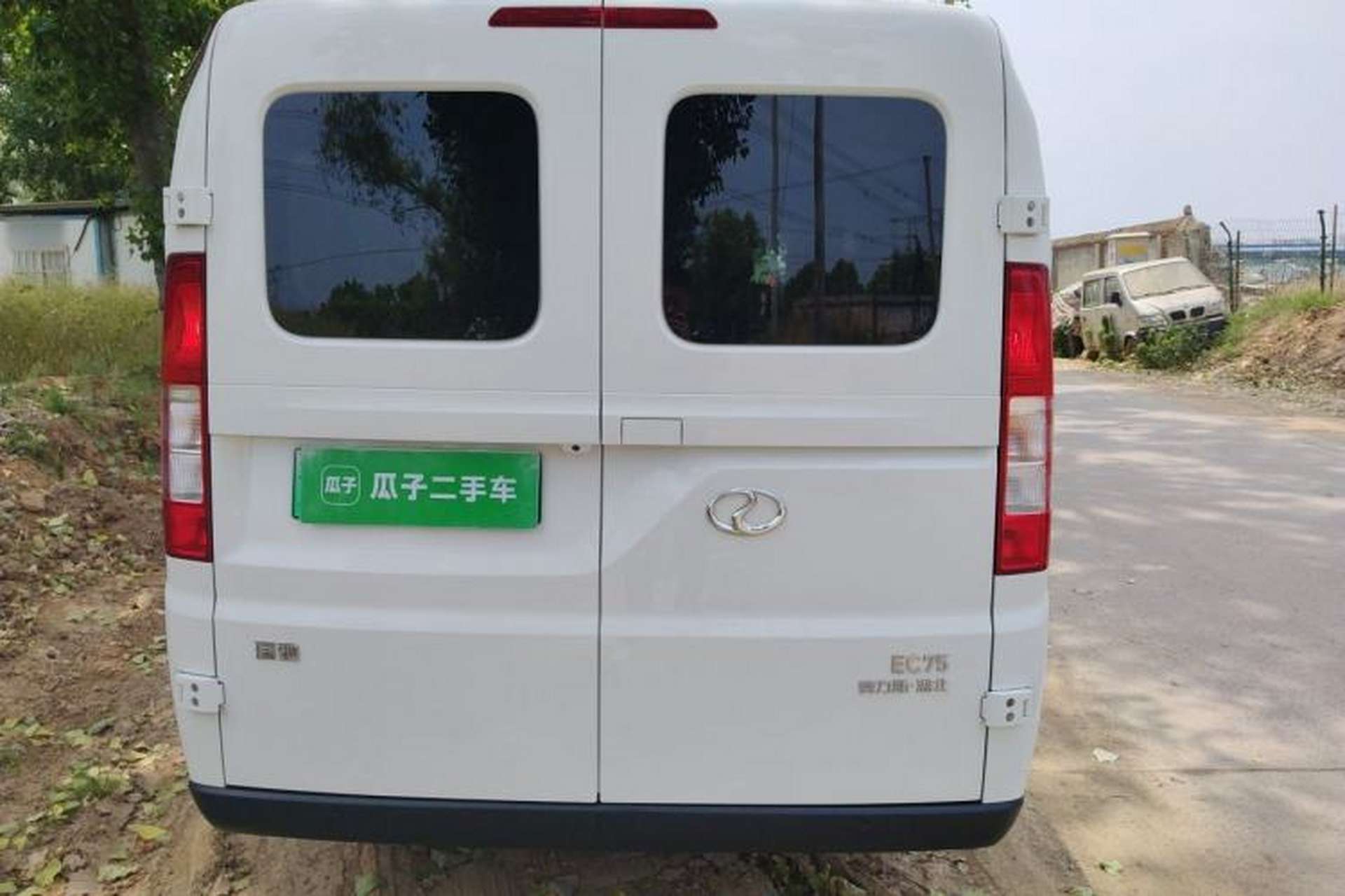 Used Ruichi EC75 2025 Model Passenger Vehicle Smart Driving Ultra-Charging Edition Superior II 50.1 kWh Rear