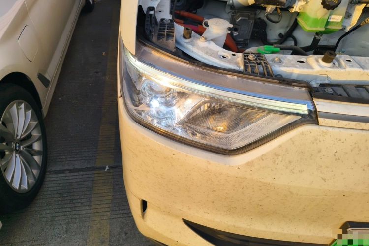 Used Ruichi EC75 2025 Intelligent Driving Ultra-Charging Version Pioneer II Type 50.1 kWh Right Front Headlight