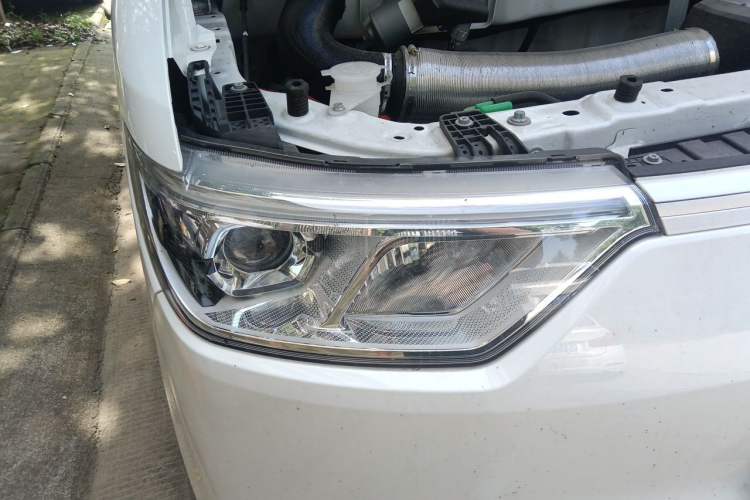 Used Ruichi EC75 2025 Model Passenger Vehicle Smart Driving Edition Pioneer I 41.5 kWh Right Front Headlight