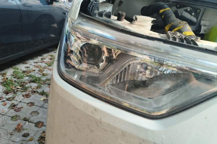 Used Ruichi EC75 2025 Smart Drive Ultra-Charging Version Beyond Edition II 50.1 kWh Right Front Headlight