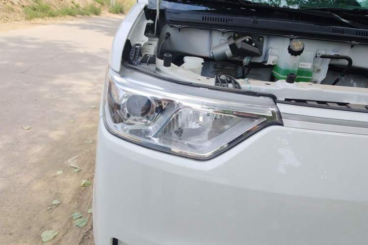 Used Ruichi EC75 2025 Model Passenger Vehicle Smart Driving Ultra-Charging Edition Superior II 50.1 kWh Right Front Headlight
