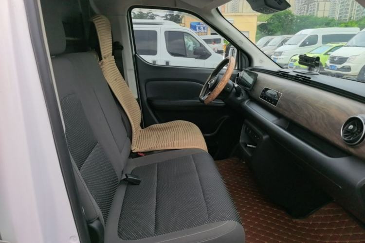 Used Ruichi EC75 2025 Smart Drive Edition Pioneer Type I 50.38 kWh Right Front Seat