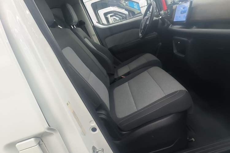 Used Ruichi EC75 2025 Model Passenger Vehicle Smart Driving Ultra-Charging Edition, Pioneer Type I, 52.16 kWh Right Front Seat