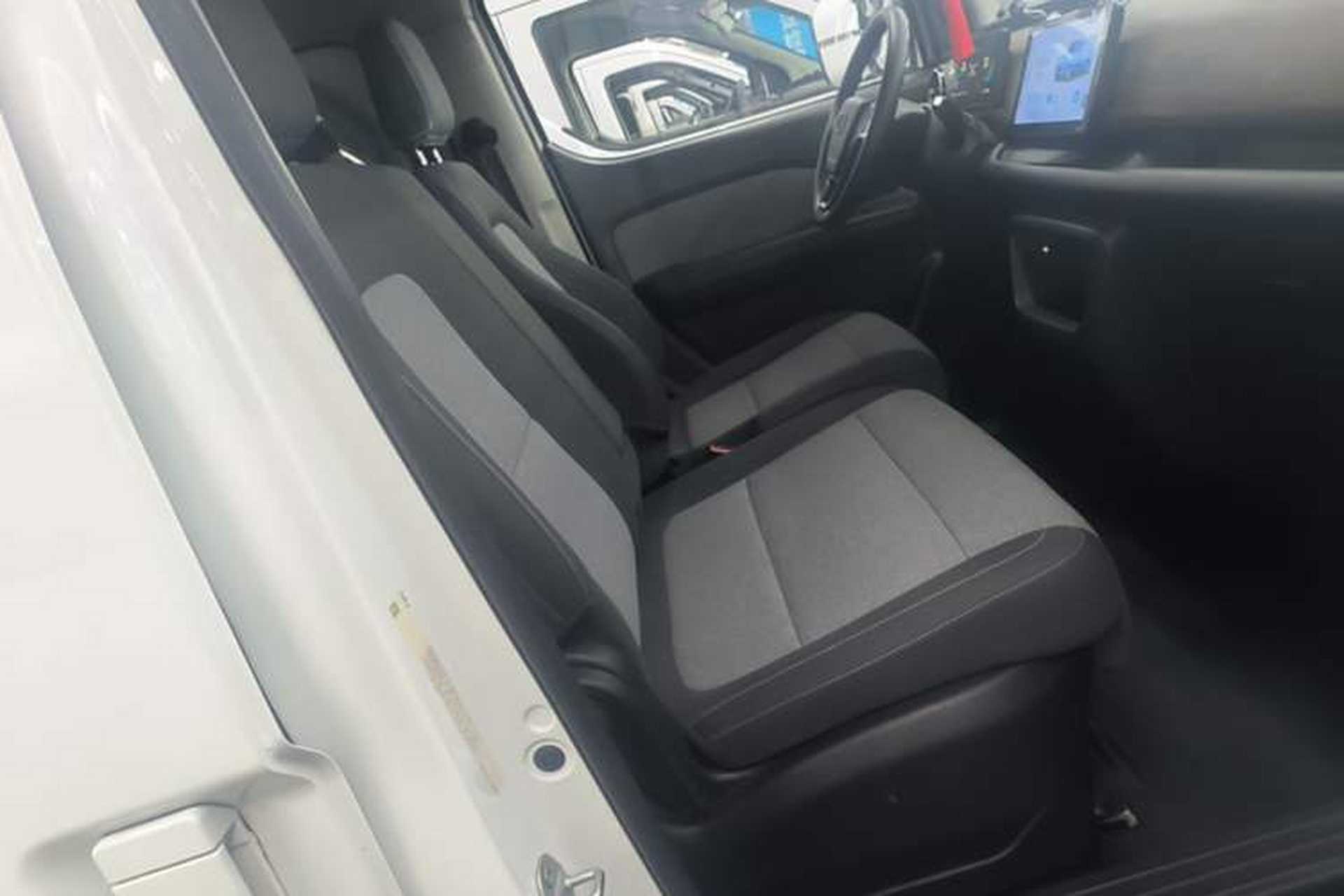 Used Ruichi EC75 2025 Model Passenger Vehicle Smart Driving Ultra-Charging Edition, Pioneer Type I, 52.16 kWh Right Front Seat