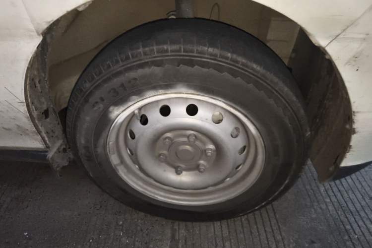 Used Ruichi EC75 2025 Intelligent Driving Ultra-Charging Version Pioneer II Type 50.1 kWh Right Front Wheel Hub