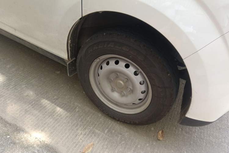 Used Ruichi EC75 2025 Model Passenger Vehicle Smart Driving Edition Pioneer I 41.5 kWh Right Front Wheel Hub