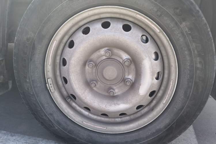 Used Ruichi EC75 2025 Smart Drive Ultra-Charging Version Beyond Edition II 50.1 kWh Right Front Wheel Hub