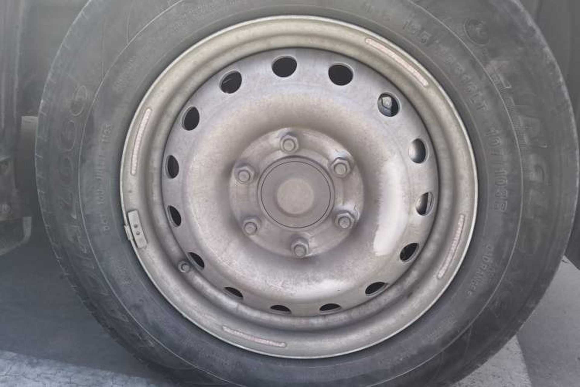 Used Ruichi EC75 2025 Smart Drive Ultra-Charging Version Beyond Edition II 50.1 kWh Right Front Wheel Hub
