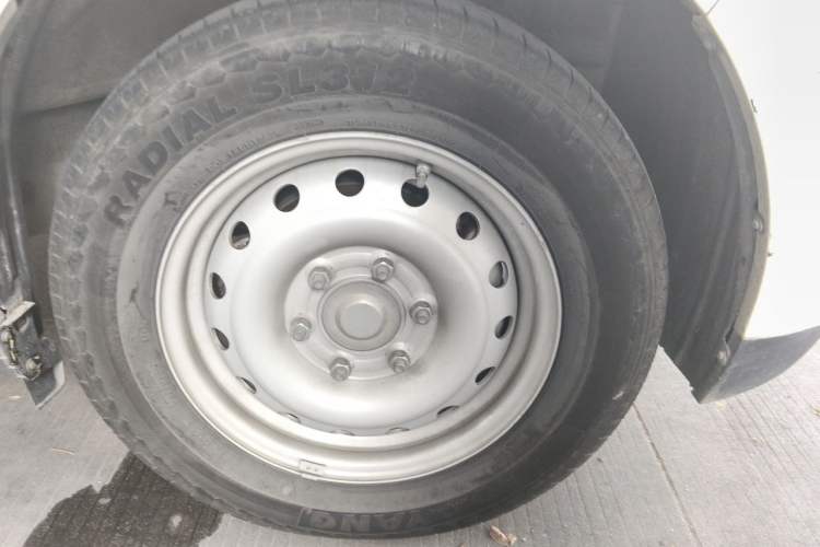 Used Ruichi EC75 2025 Model Passenger Vehicle Smart Driving Ultra-Charging Edition, Pioneer Type I, 52.16 kWh Right Front Wheel Hub