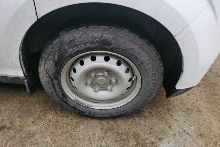Used Ruichi EC75 2025 Model Passenger Vehicle Smart Driving Edition Pioneer I 41.5 kWh Right Front Wheel Hub