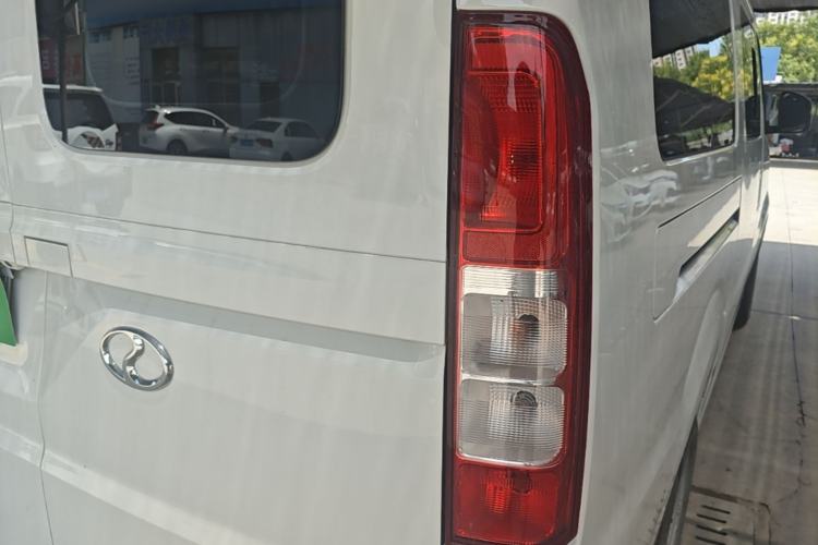 Used Ruichi EC75 2025 Model Passenger Vehicle Smart Driving Ultra-Charging Edition, Pioneer Type I, 52.16 kWh Right Rear Taillight