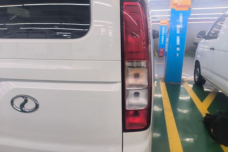 Used Ruichi EC75 2025 Model Passenger Vehicle Smart Driving Ultra-Charging Edition, Pioneer Type I, 52.16 kWh Right Rear Taillight