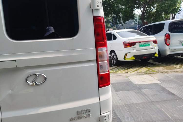 Used Ruichi EC75 2025 Model Passenger Vehicle Smart Driving Ultra-Charging Edition, Pioneer Type I, 52.16 kWh Right Rear Taillight