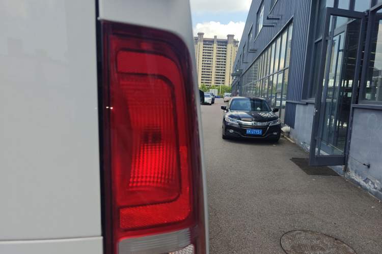 Used Ruichi EC75 2025 Model Passenger Vehicle Smart Driving Ultra-Charging Edition, Pioneer Type I, 52.16 kWh Right Rear Taillight