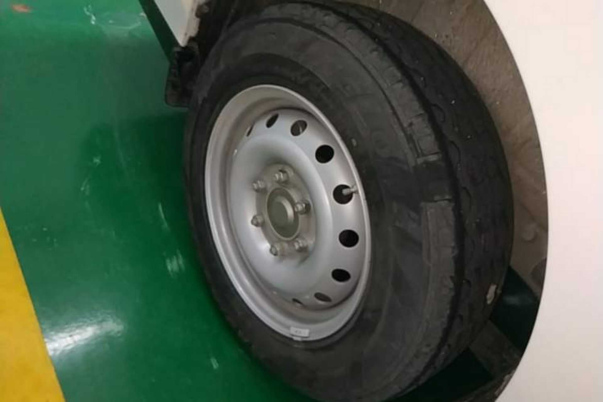 Used Ruichi EC75 2025 Intelligent Driving Ultra-Charging Version Pioneer II Type 50.1 kWh Right Rear Wheel Hub