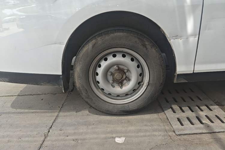 Used Ruichi EC75 2025 Model Passenger Vehicle Smart Driving Ultra-Charging Edition, Pioneer Type I, 52.16 kWh Right Rear Wheel Hub