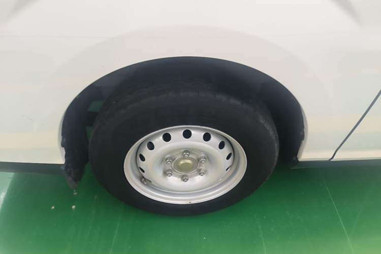 Used Ruichi EC75 2025 Model Passenger Vehicle Smart Driving Ultra-Charging Edition, Pioneer Type I, 52.16 kWh Right Rear Wheel Hub