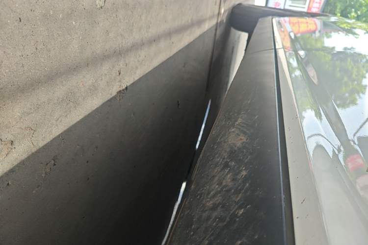 Used Ruichi EC75 2025 Model Passenger Vehicle Smart Driving Ultra-Charging Edition, Pioneer Type I, 52.16 kWh Right Side Sill