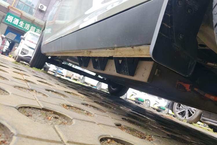 Used Ruichi EC75 2025 Model Passenger Vehicle Smart Driving Ultra-Charging Edition, Pioneer Type I, 52.16 kWh Right Side Sill