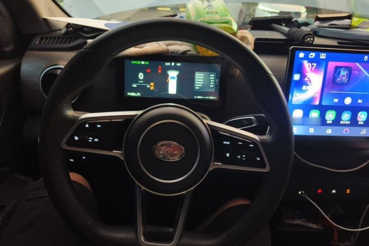 Used Ruichi EC75 2025 Intelligent Driving Ultra-Charging Version Pioneer II Type 50.1 kWh Steering Wheel