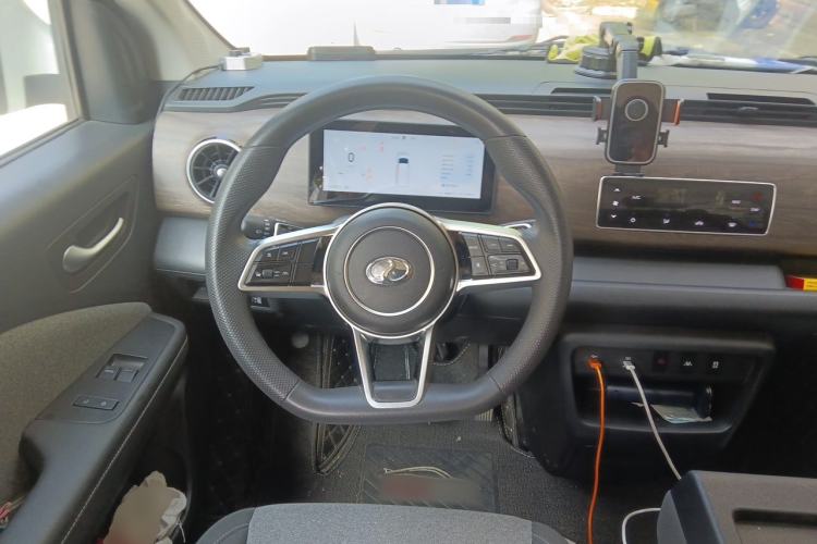Used Ruichi EC75 2025 Model Passenger Vehicle Smart Driving Edition Pioneer I 41.5 kWh Steering Wheel