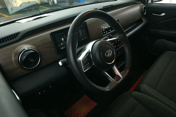 Used Ruichi EC75 2025 Intelligent Driving Ultra-Charging Version Pioneer II Type 50.1 kWh Steering Wheel