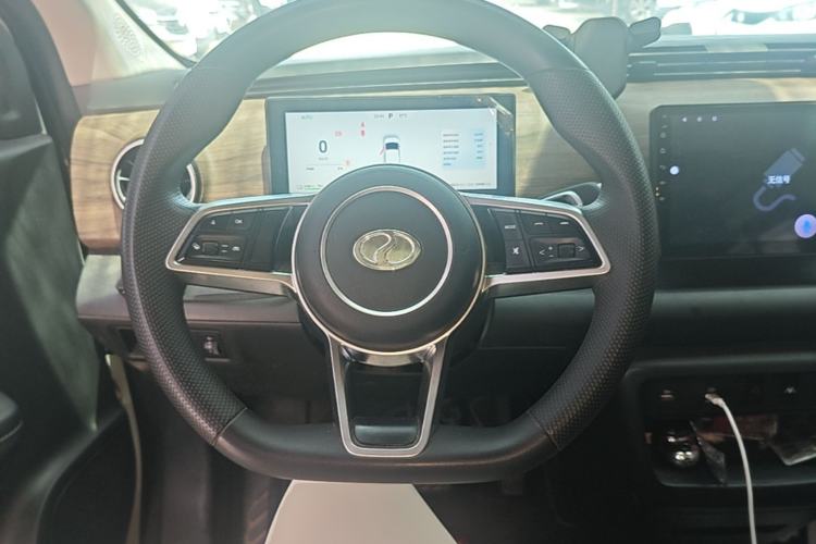 Used Ruichi EC75 2025 Model Passenger Vehicle Smart Driving Ultra-Charging Edition, Pioneer Type I, 52.16 kWh Steering Wheel