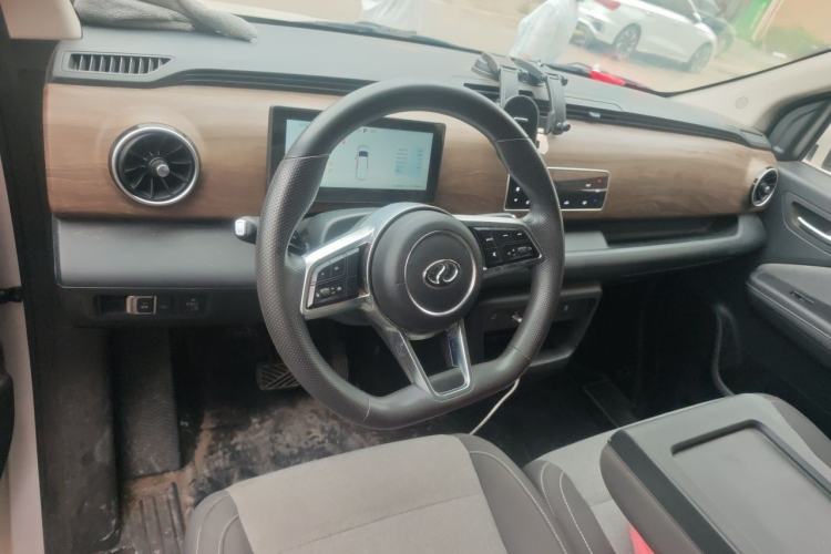Used Ruichi EC75 2025 Intelligent Driving Ultra-Charging Version Pioneer II Type 50.1 kWh Steering Wheel