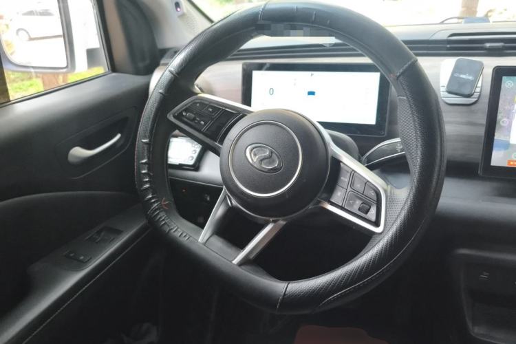 Used Ruichi EC75 2025 Smart Drive Ultra-Charging Version Beyond Edition II 50.1 kWh Steering Wheel