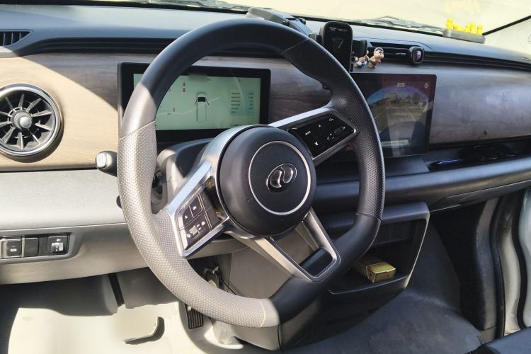 Used Ruichi EC75 2025 Smart Drive Ultra-Charging Version Beyond Edition II 50.1 kWh Steering Wheel
