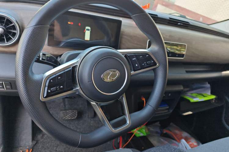 Used Ruichi EC75 2025 Model Passenger Vehicle Smart Driving Ultra-Charging Edition, Pioneer Type I, 52.16 kWh Steering Wheel