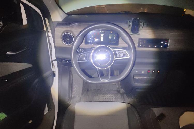 Used Ruichi EC75 2025 Model Passenger Vehicle Smart Driving Ultra-Charging Edition, Pioneer Type I, 52.16 kWh Steering Wheel