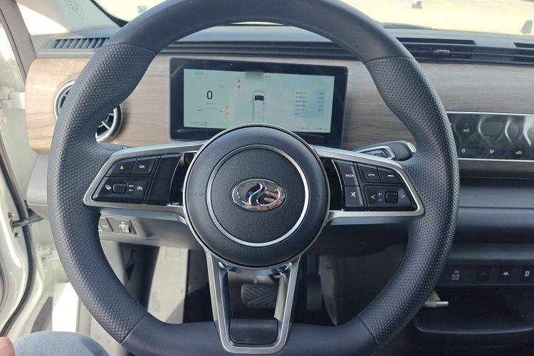 Used Ruichi EC75 2025 Model Passenger Vehicle Smart Driving Ultra-Charging Edition, Pioneer Type I, 52.16 kWh Steering Wheel