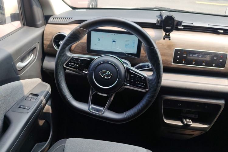 Used Ruichi EC75 2025 Model Passenger Vehicle Smart Driving Ultra-Charging Edition, Pioneer Type I, 52.16 kWh Steering Wheel