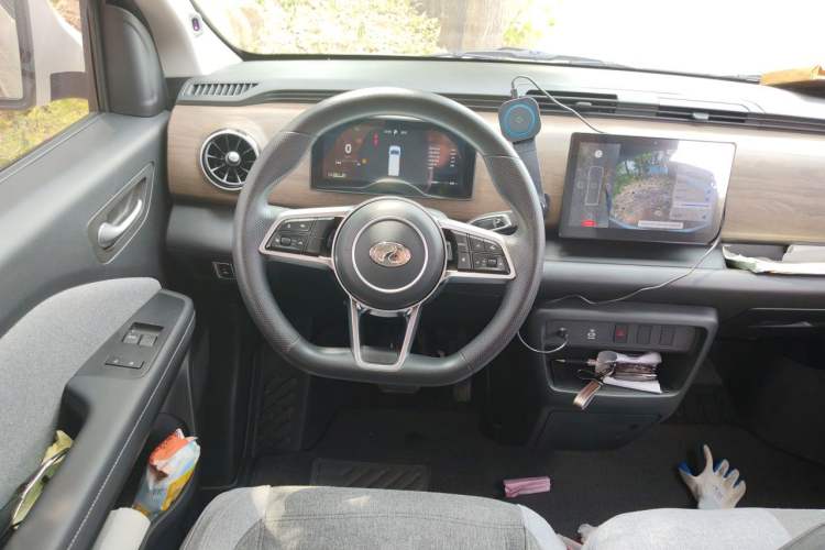 Used Ruichi EC75 2025 Model Passenger Vehicle Smart Driving Ultra-Charging Edition Superior II 50.1 kWh Steering Wheel